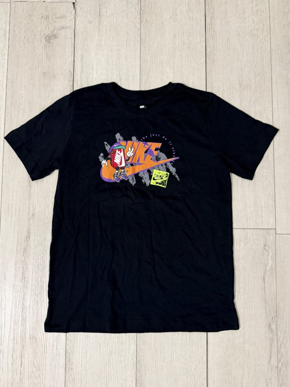 Nike Boys Graphic T-Shirt Cartoon Logo Tee Short Sleeve Crew Neck Black XL NWT